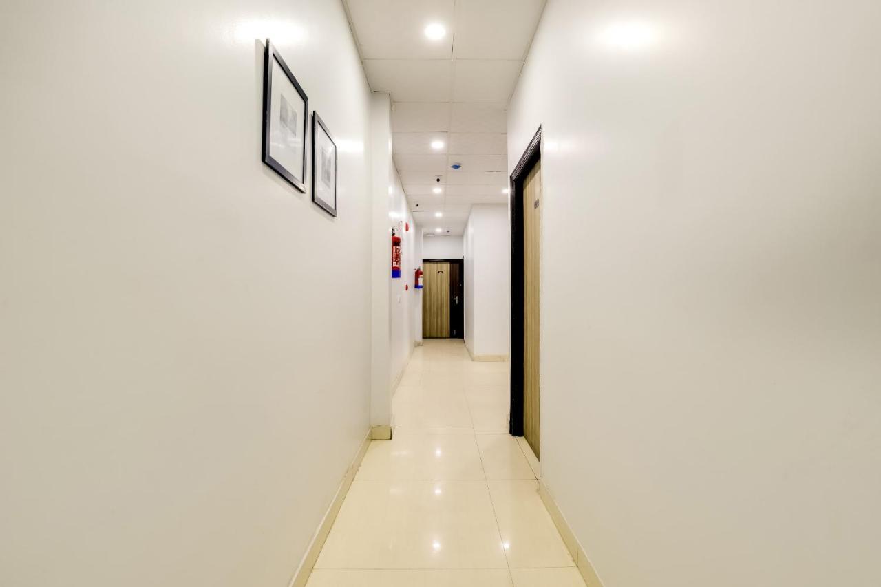 Collection O 71756 Hotel Silver Arrow Near Pacific Mall Tagore Garden Делі Екстер'єр фото